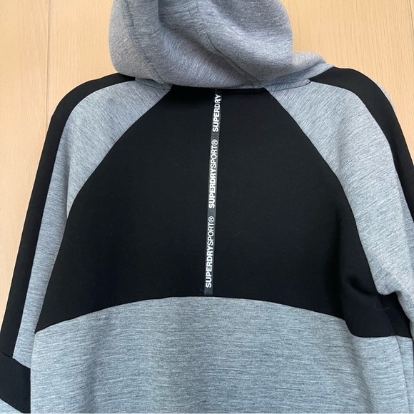 Superdry Sport Core Tech Funnel Hoodie Gray and Black Vented Size 10 Sporty - Picture 10 of 16